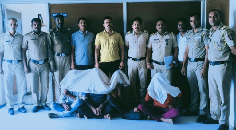 ठाणेदार संतोष मनवर यांच्या तत्परतेने दरोडा पडण्याच्या आत चार आरोपी जेरबंद   शिंदगी शिवारातील शेतात दबा धरून बसलेल्या 5 जणामधील एक फरार