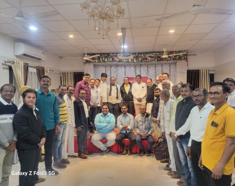*एरंडोल तालुका माहिती अधिकार कार्यकर्ता फेडरेशन तर्फे मान्यवरांच्या उपस्थितीत पत्रकारांचा सन्मान….!*