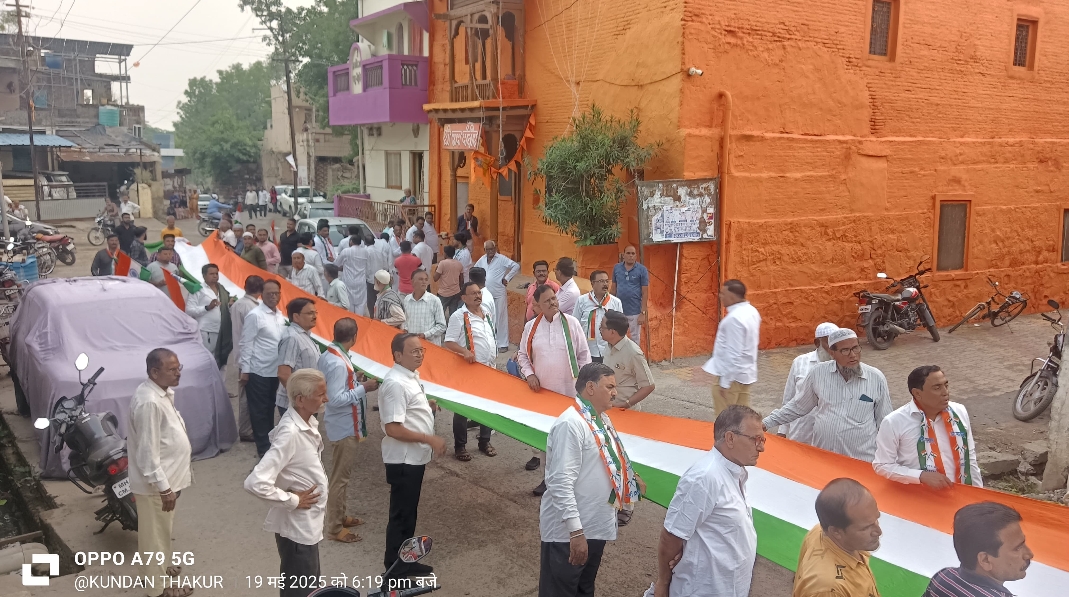 *एरंडोल येथे तिरंगा रॅलीतून भारतीय जवानांच्या शौर्याला एरंडोलकरांचा सॅल्युट……!*