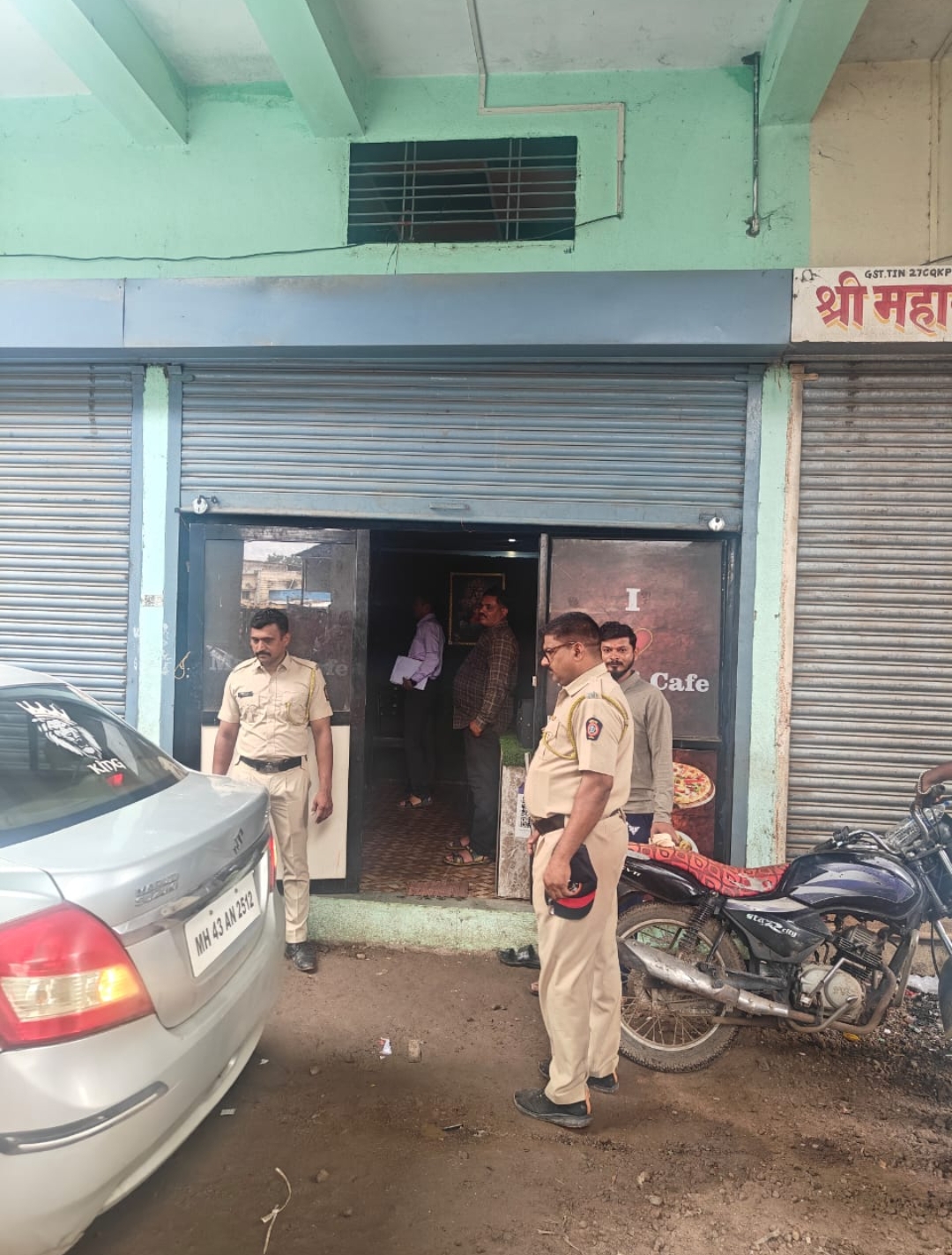 *एरंडोल येथे बस स्टँड समोरील व्यापारी संकुलात हाॅटेल मैत्री कॅफेवर पोलीसांची धाड……!*