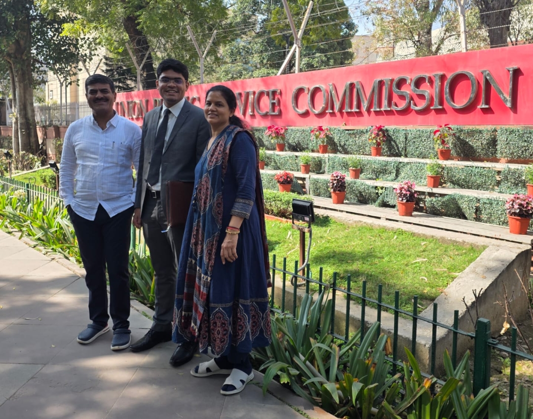 एरंडोलचा आकाश बनला वयाच्या अवघ्या 23 सव्या वर्षी आय. ए.एस., आकाश ने घेतली गरुड भरारी…..