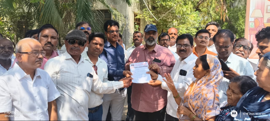 *एरंडोल येथे पाणी प्रश्नी नागरिक व संघर्ष समितीतर्फे न.पा.प्रशासनाला निवेदन, किमान ४ थ्या दिवशी पाणी पुरवठा करण्याची आग्रही मागणी……….!*